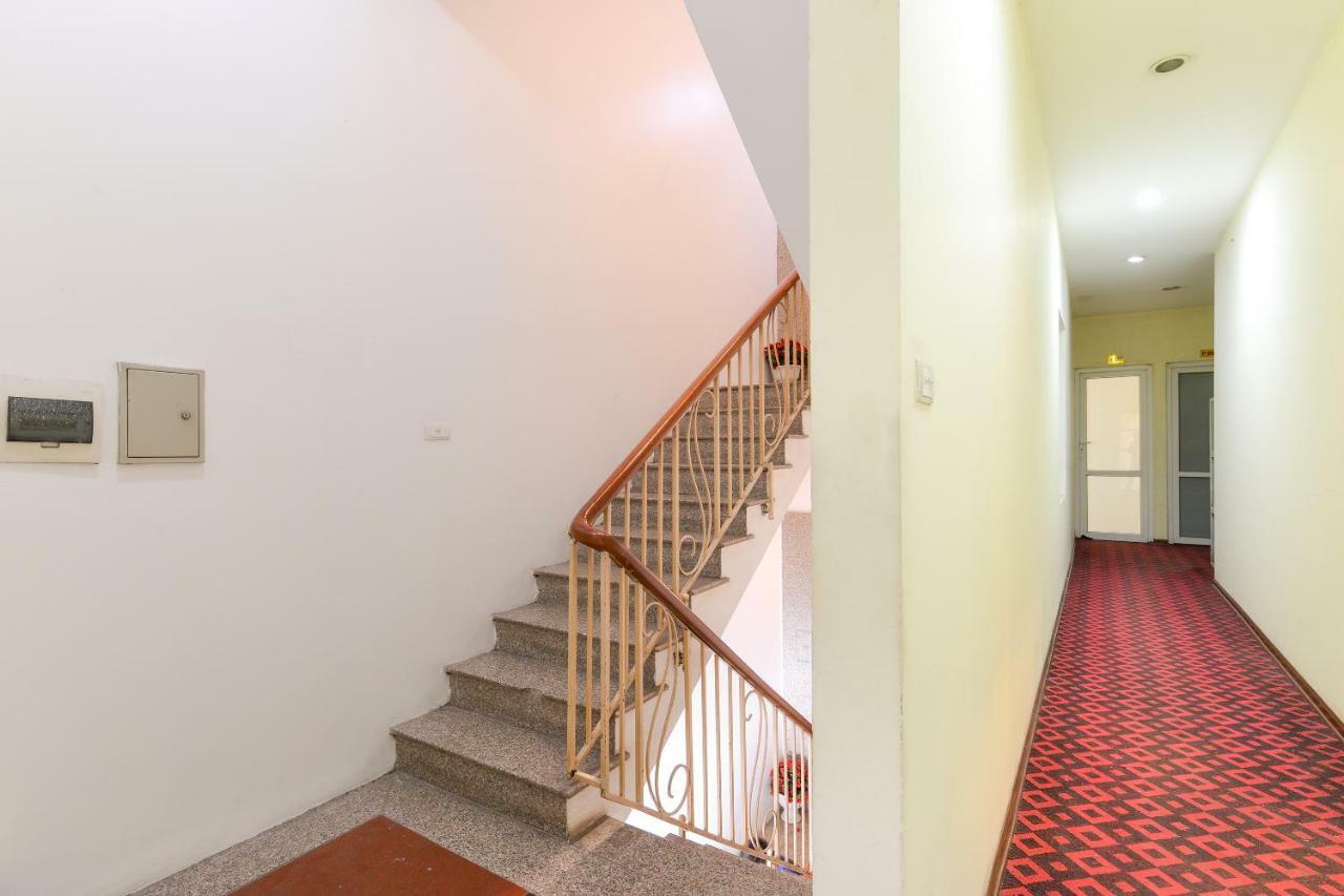 Oyo 279 West Lake Hotel Ханой Екстер'єр фото