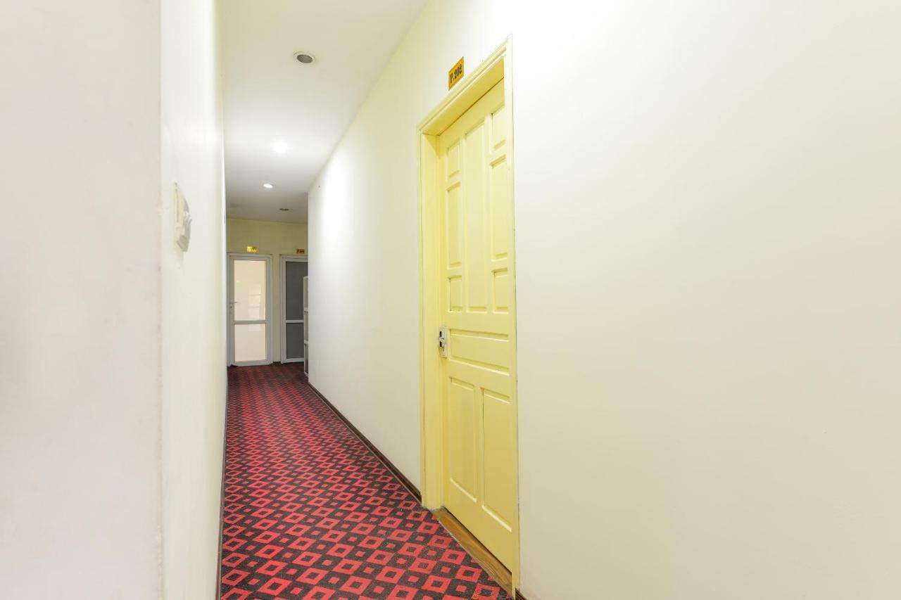 Oyo 279 West Lake Hotel Ханой Екстер'єр фото